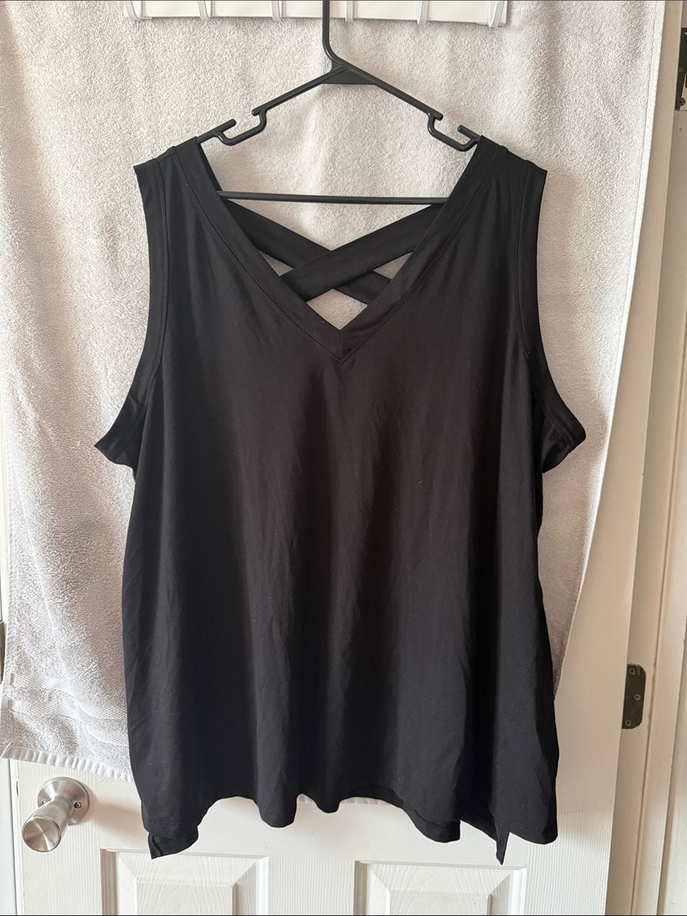 Livi Active Black Crisscross V-Neck Tank